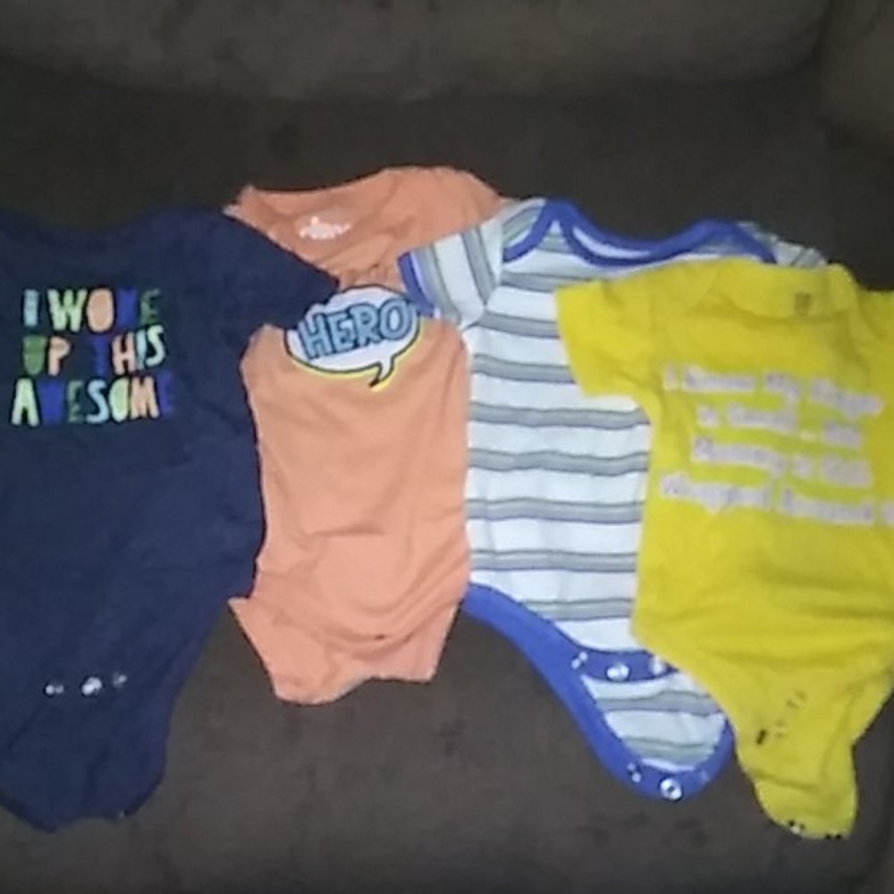 Mixed lot of 4 1 to 3 months